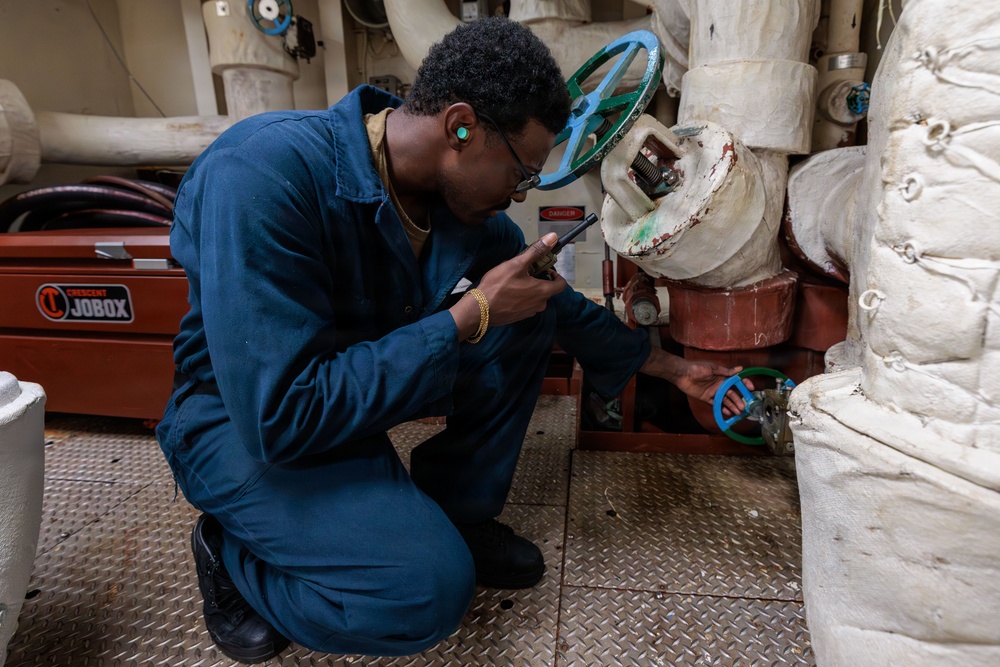 USS Gonzalez Conducts Training