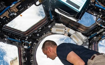 Air Force test pilot tapped as ‘ultimate wingman’ for Artemis III