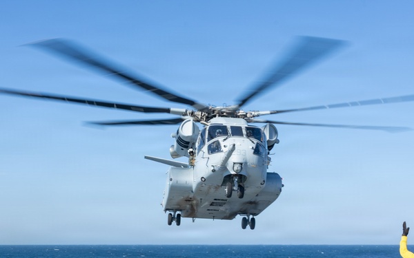 26th Marine Expeditionary Unit’s Type Commander’s Amphibious Training | Ch-53K King Stallion land on USS Arlington