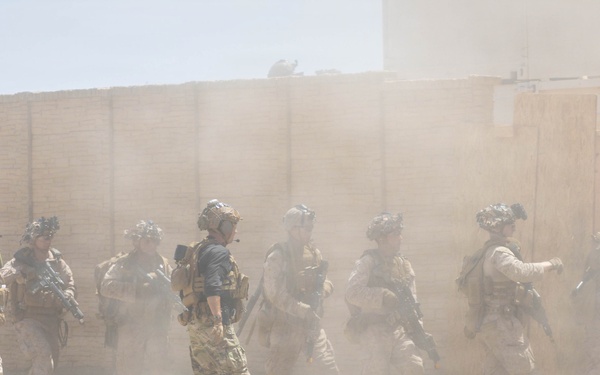 Marines with V2/5 Conducts EOTG Mechanized Raid Course