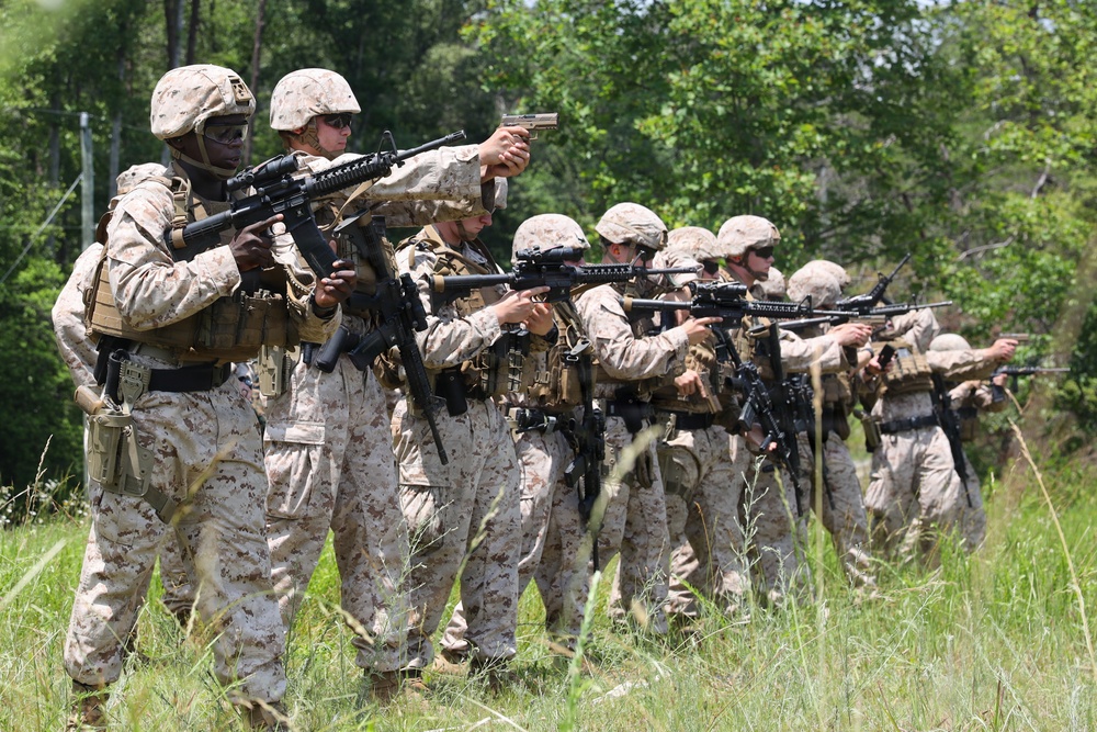8th &amp; I Guard Company Conducts Weapons Proficiency Training