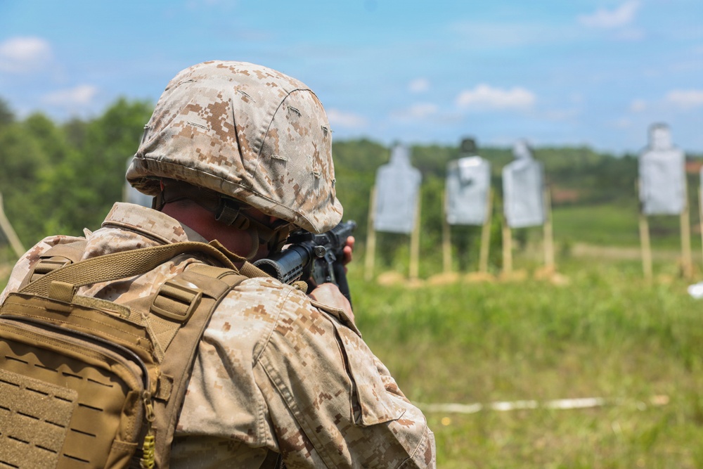 8th &amp; I Guard Company Conducts Weapons Proficiency Training
