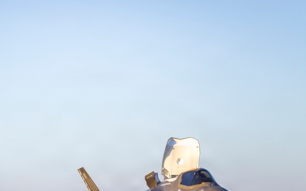 26th Marine Expeditionary Unit’s Type Commanders Amphibious Training | F-35B Lightning II Evening Carrier Qualification