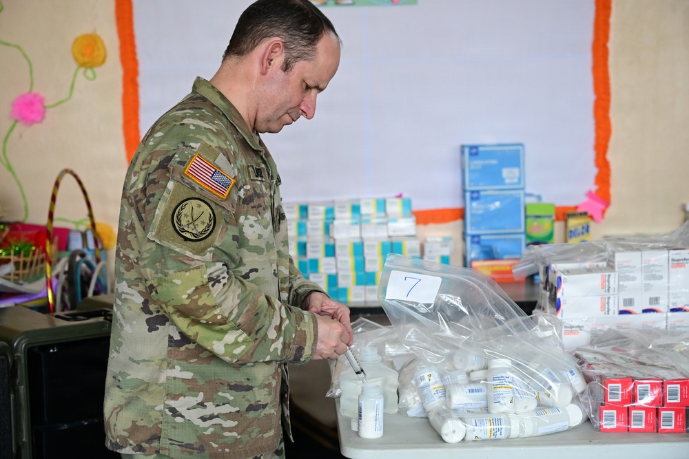 U.S., Honduran forces strengthen partnership during medical brigade in Villa de San Antonio