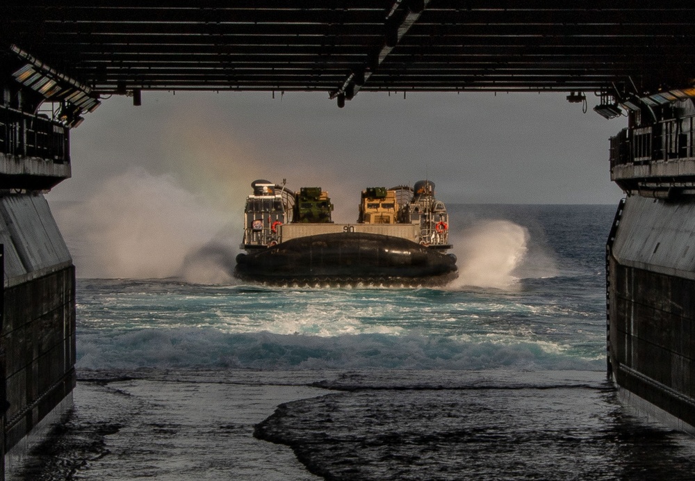 USS Essex conducts Landing Craft, Air Cushion (LCAC) operations
