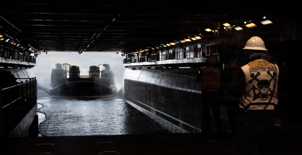 USS Essex conducts Landing Craft, Air Cushion (LCAC) operations