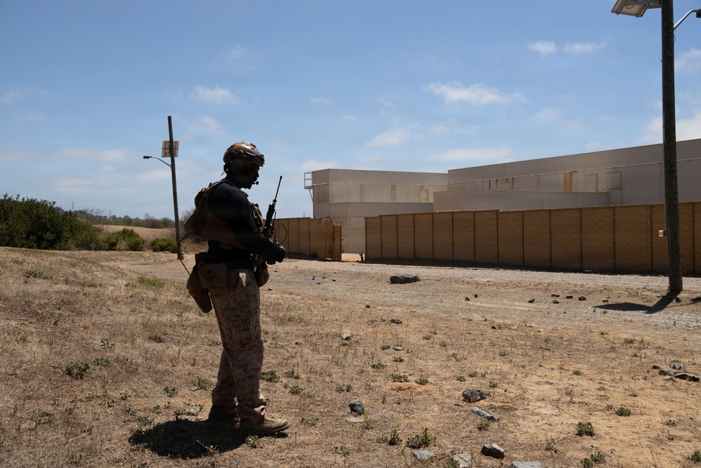 Marines with V2/5 Conduct EOTG Mechanized Raid Course