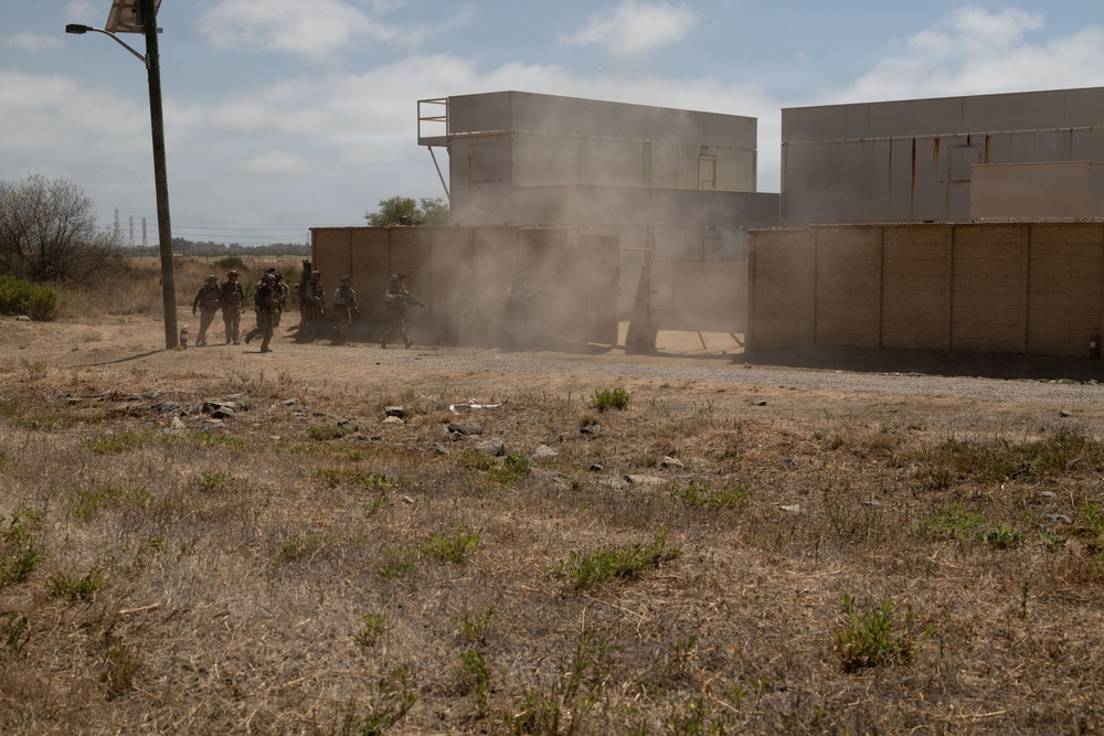Marines with V2/5 Conduct EOTG Mechanized Raid Course