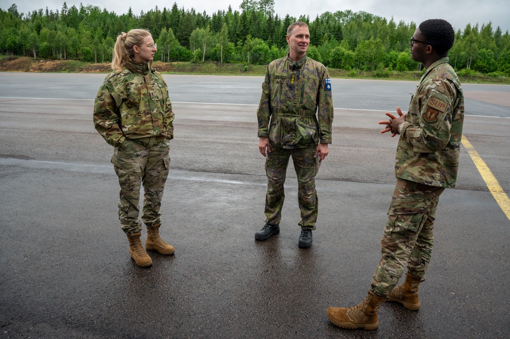 Finnish Air Force Personnel Meet US Airmen at Pirkkala