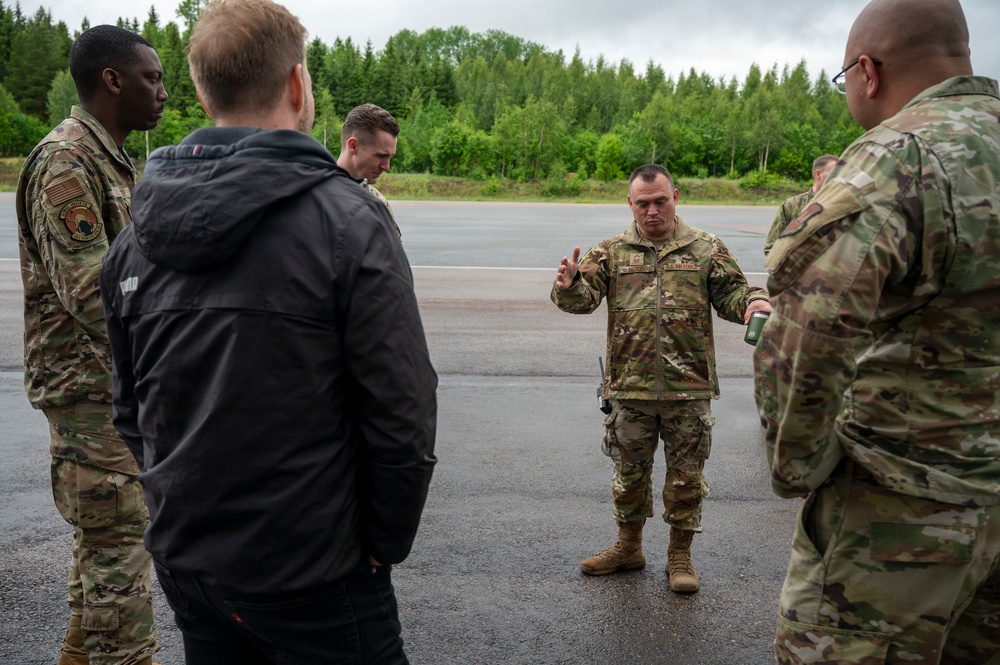 Finnish Air Force Personnel Meet US Airmen at Pirkkala