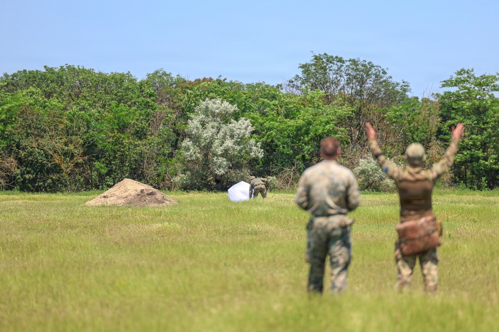 Ukrainian forces demonstrate unmanned aerial vehicle capabilities to U.S. Marines and Sailors during Sea Breeze 26