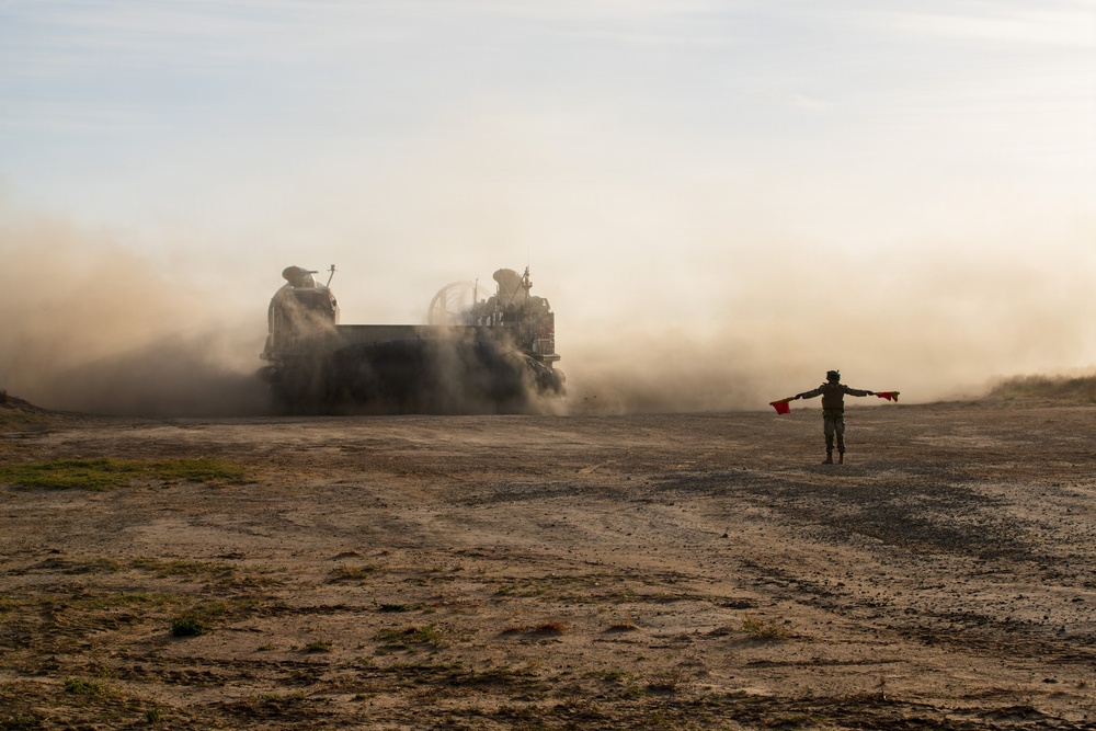 15th Marine Expeditionary Unit Conducts In-stream Onload