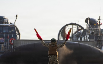 15th Marine Expeditionary Unit Conducts In-stream Onload