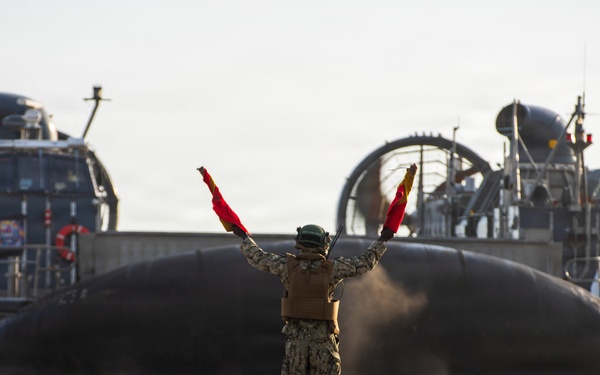 15th Marine Expeditionary Unit Conducts In-stream Onload