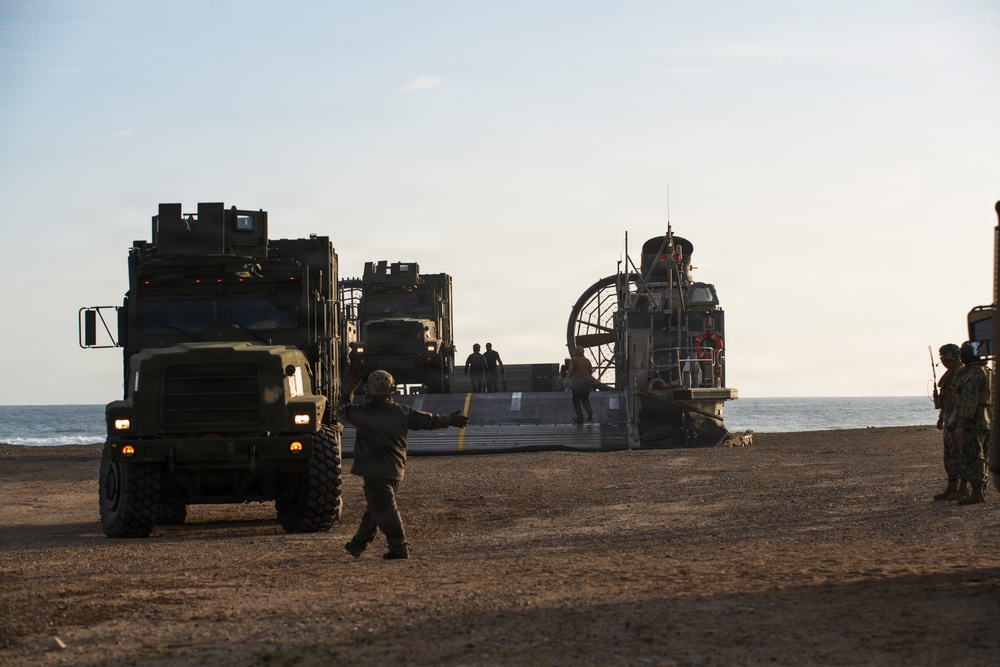 15th Marine Expeditionary Unit Conducts In-stream Onload