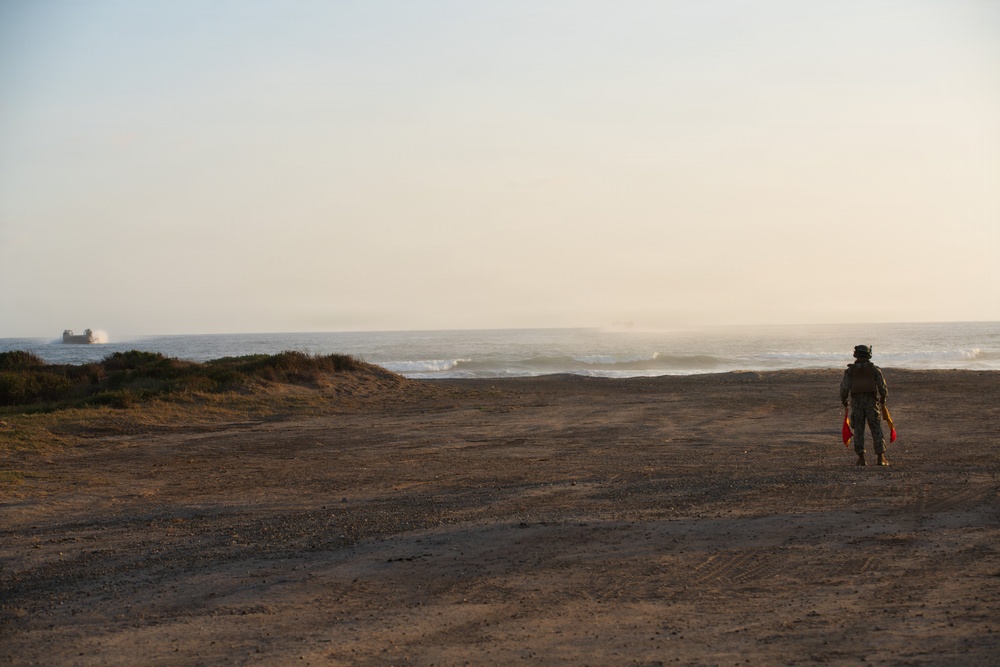 15th Marine Expeditionary Unit Conducts In-stream Onload