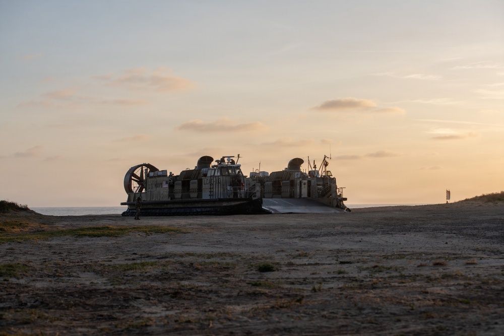 15th Marine Expeditionary Unit Conducts In-stream Onload