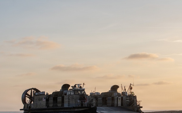 15th Marine Expeditionary Unit Conducts In-stream Onload