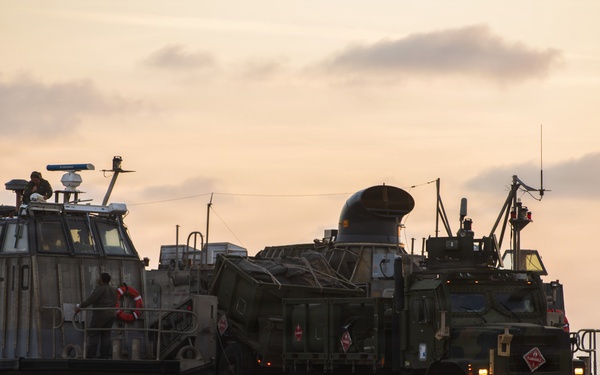 15th Marine Expeditionary Unit Conducts In-stream Onload