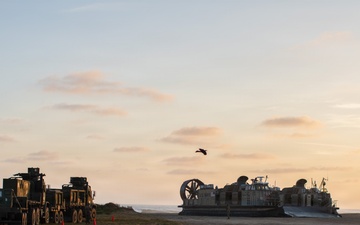 15th Marine Expeditionary Unit Conducts In-stream Onload