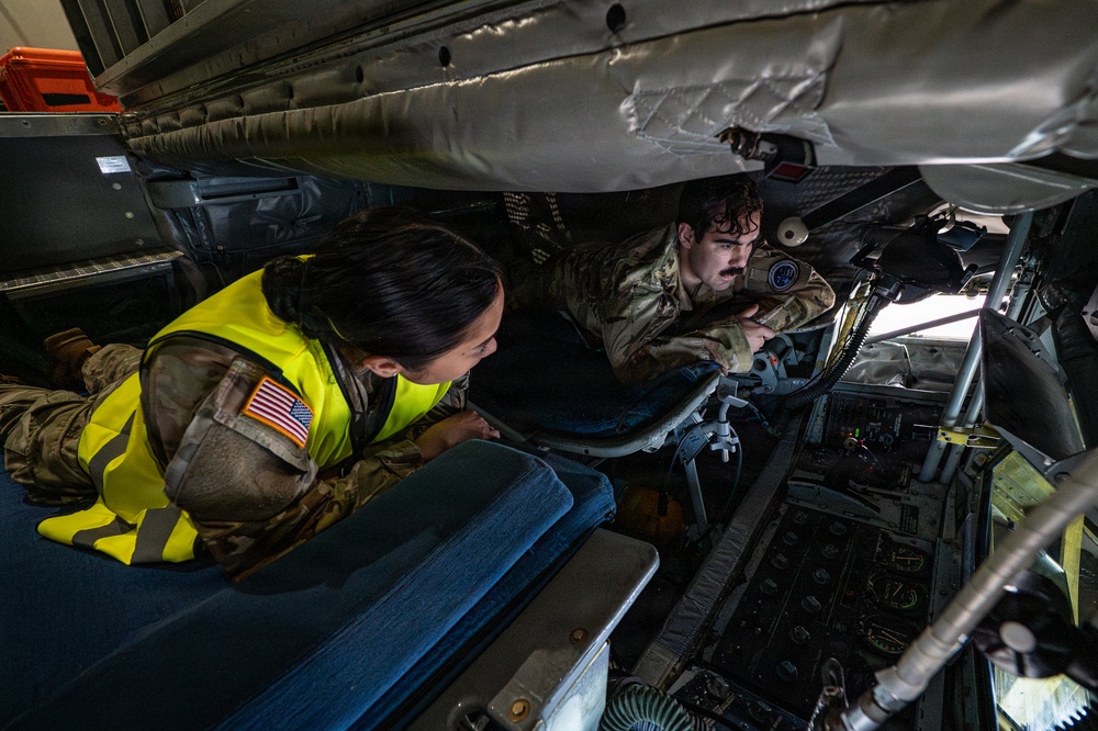 100 ARW bring the fuel to RAFL 26