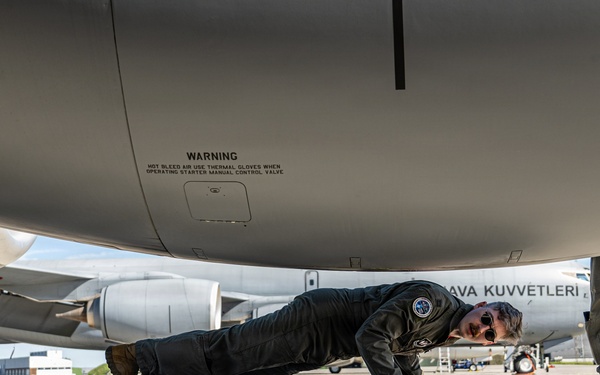 100 ARW bring the fuel to RAFL 26