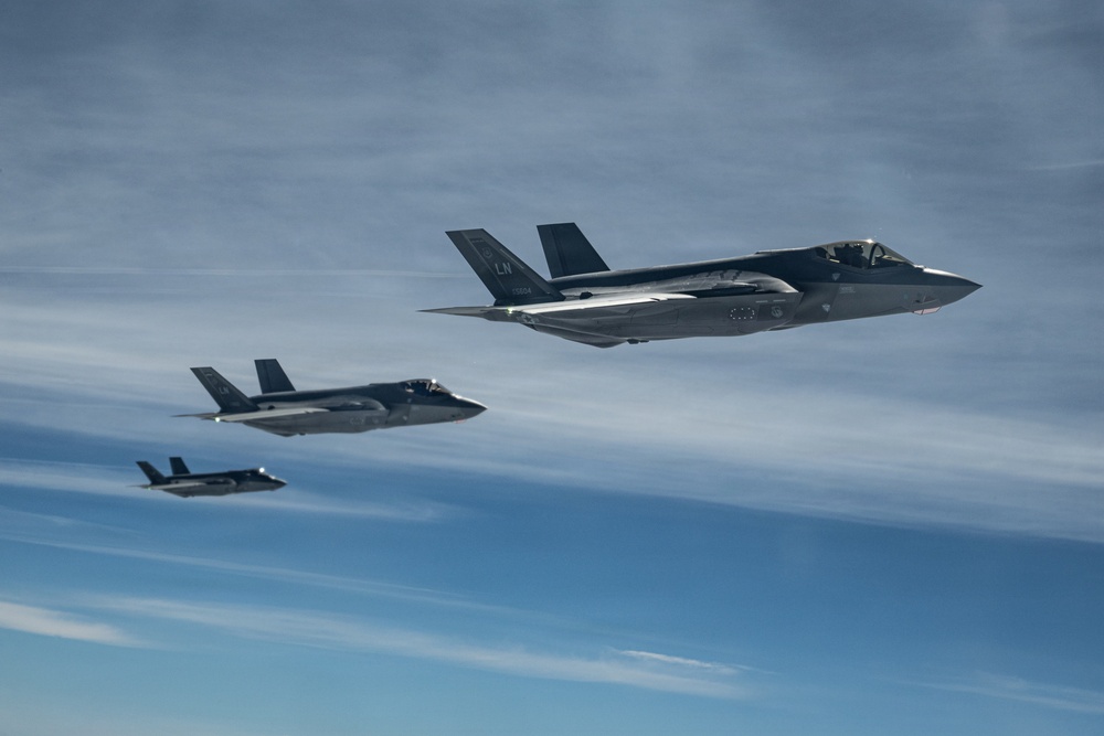100 ARW bring the fuel to RAFL 26