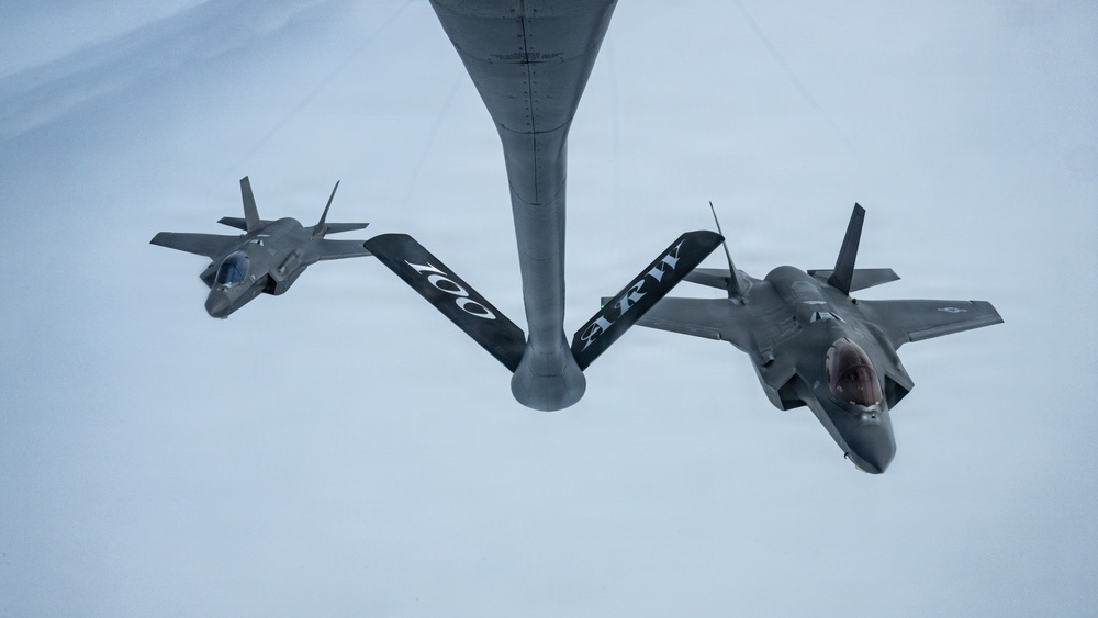 100 ARW bring the fuel to RAFL 26