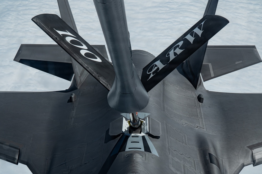 100 ARW bring the fuel to RAFL 26