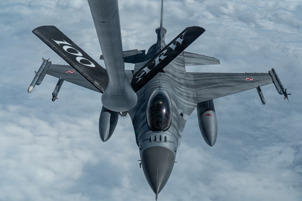 100 ARW bring the fuel to RAFL 26