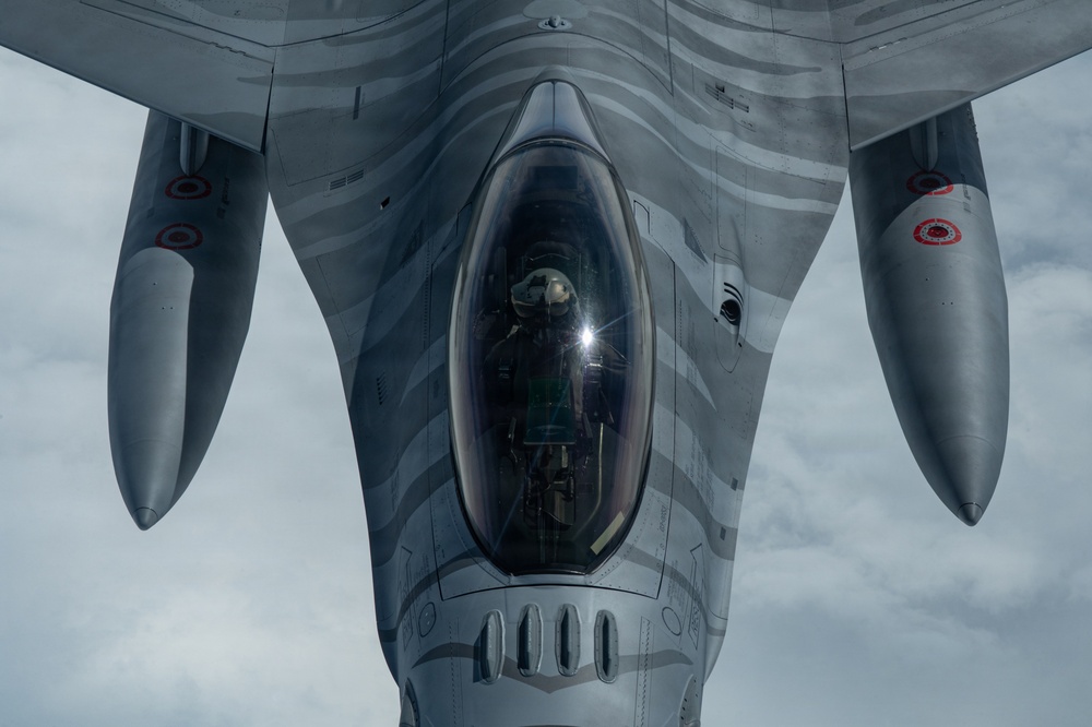 100 ARW bring the fuel to RAFL 26