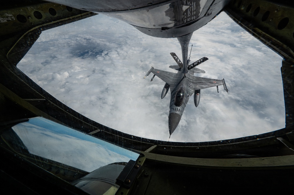 100 ARW bring the fuel to RAFL 26