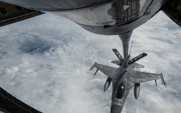 100 ARW bring the fuel to RAFL 26