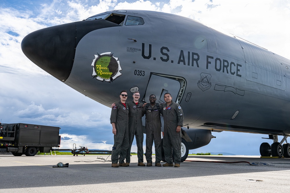 100 ARW bring the fuel to RAFL 26