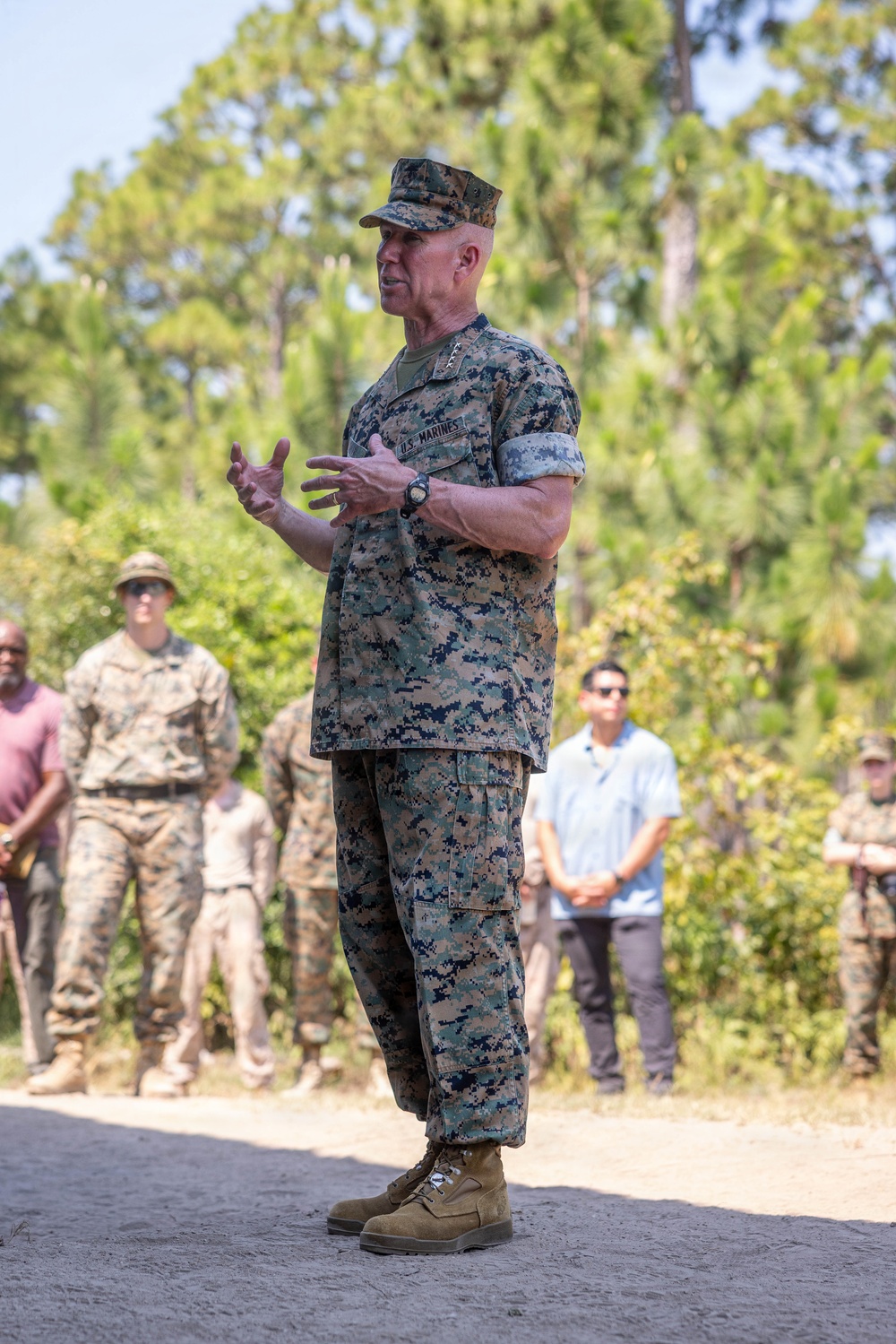 CMC, SMMC, visit 2nd Marine Division; Recognize Outstanding Marines
