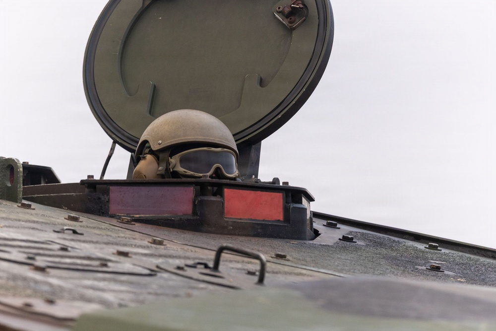 V2/5 and 1st LAR Conduct EOTG Mechanized Raid Course