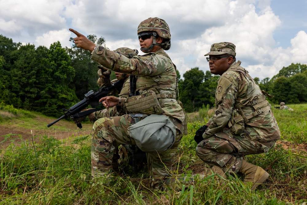 OC/T Observes Soldiers Moving into Security Positions