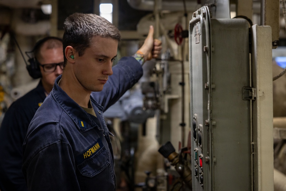 USS Boxer Conducts Engineering Training Drills