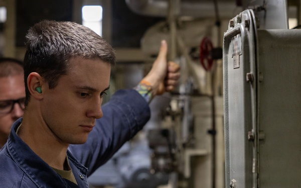 USS Boxer Conducts Engineering Training Drills