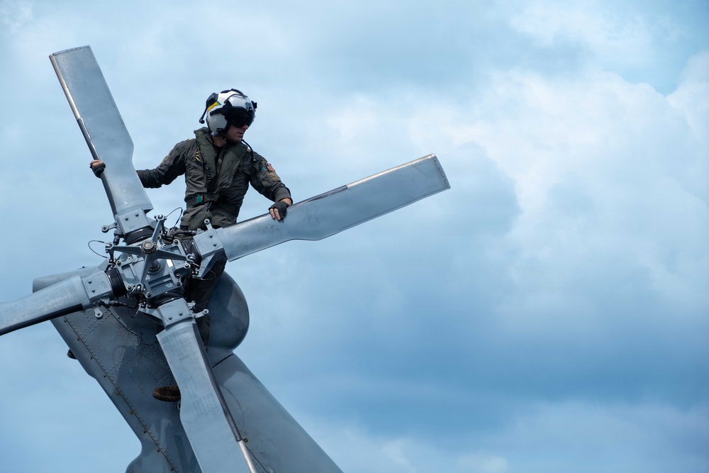 BOXARG Sailors, Marines Conduct Fast Rope Drills