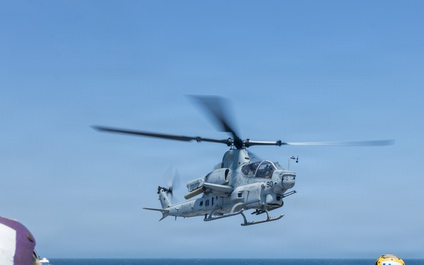 HMLA-269 trains aboard USS Arlington
