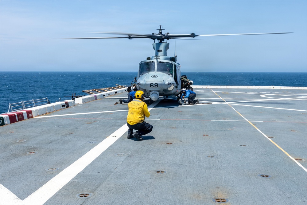HMLA-269 trains aboard USS Arlington
