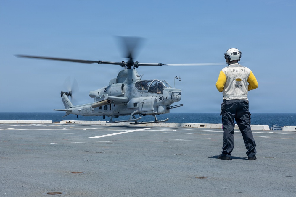 HMLA-269 trains aboard USS Arlington