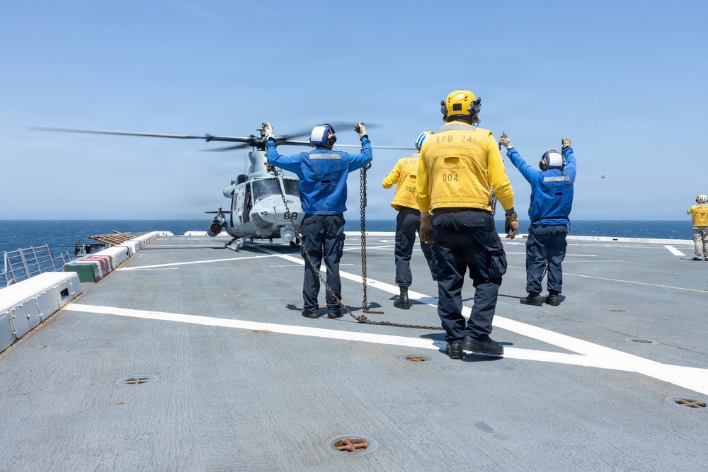 HMLA-269 trains aboard USS Arlington