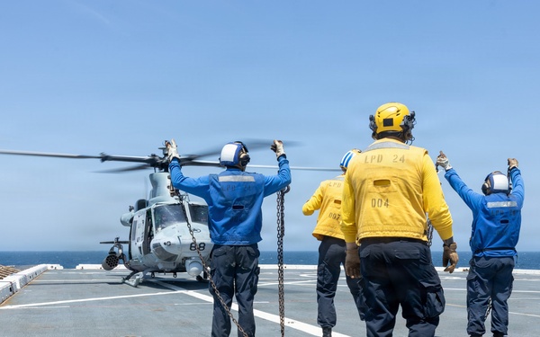 HMLA-269 trains aboard USS Arlington