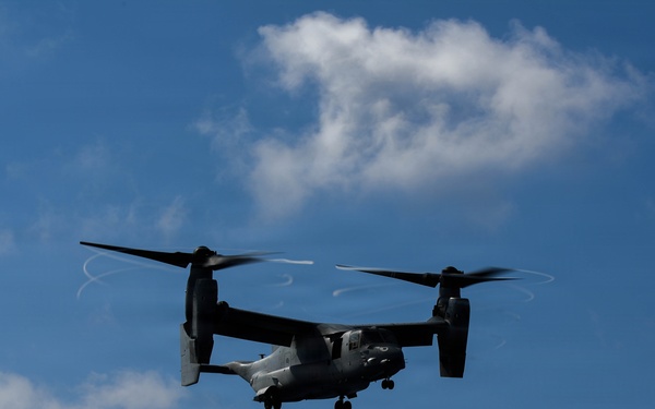 Boxer Sailors, 11th MEU Marines Conduct Flight Operations