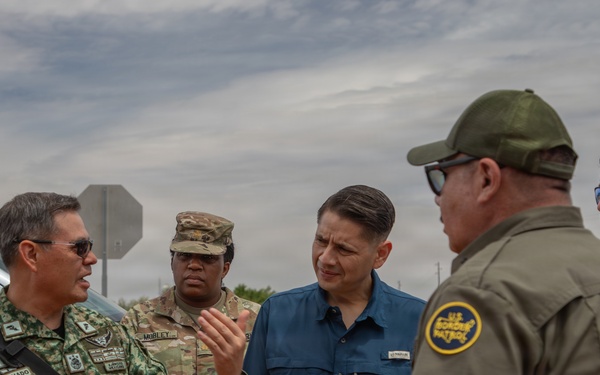 Lt. Gen. Fernando Colchado visits Douglas Border Patrol Station