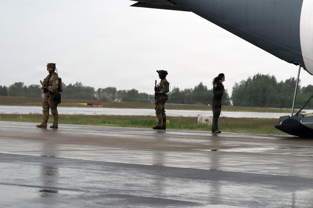 Kentucky Airmen, Danish Defence forces conduct training exercises