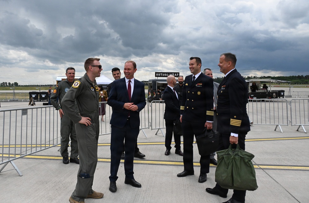 German State Secretary of Defence Engages with Aircrews at ILA Berlin 2026