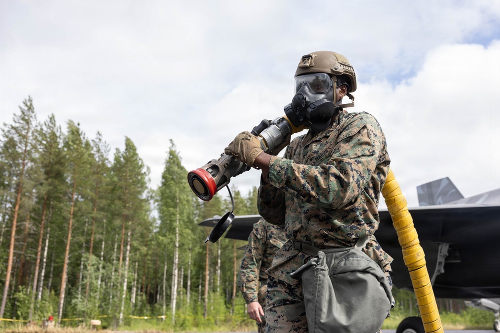 VMFA-224 and MWSS-272 conduct FARP operations in Finland